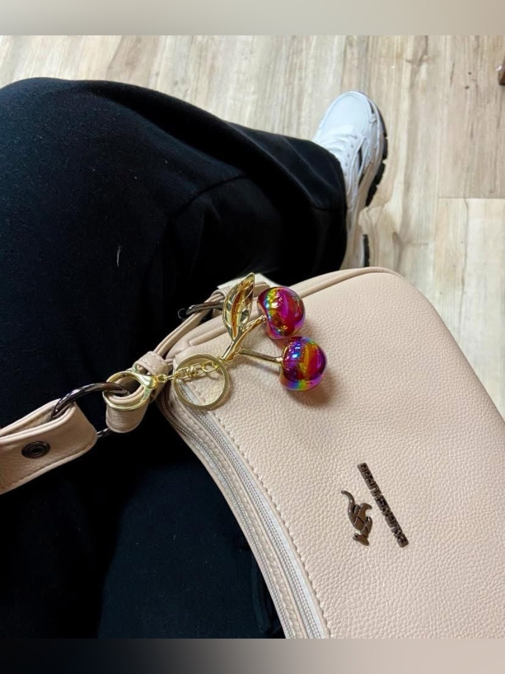 🍒Cute Cherry keychains.